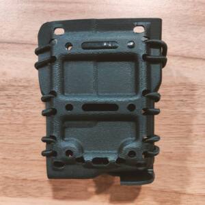 Portacargador TMC KYDEX de una sola fila para cargador 5.56 (NEGRO)