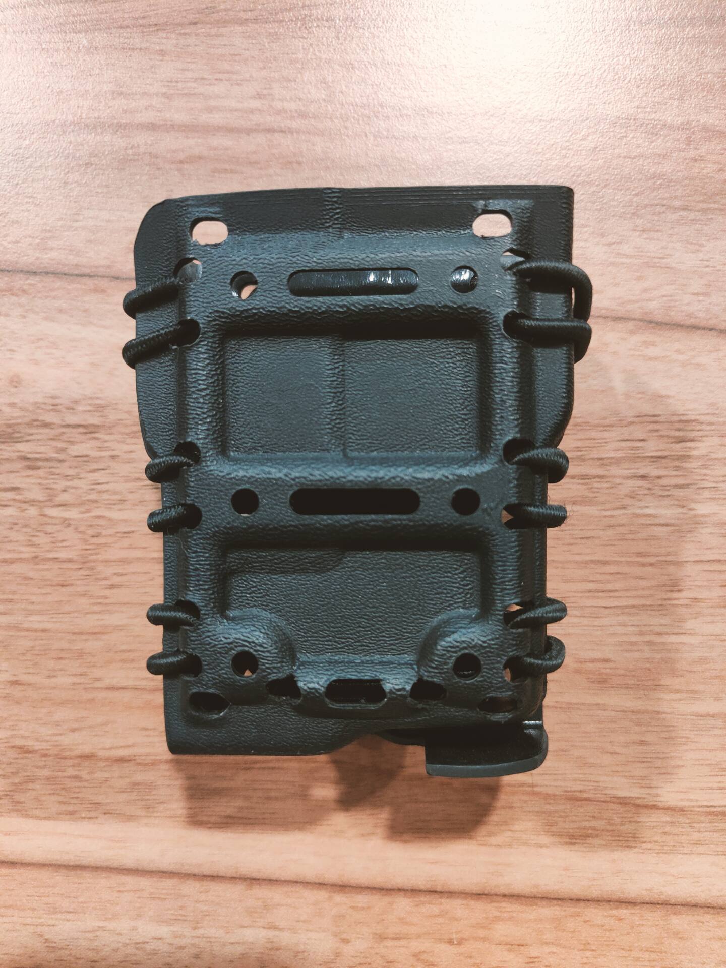 Portacargador TMC KYDEX de una sola fila para cargador 5.56 (NEGRO)